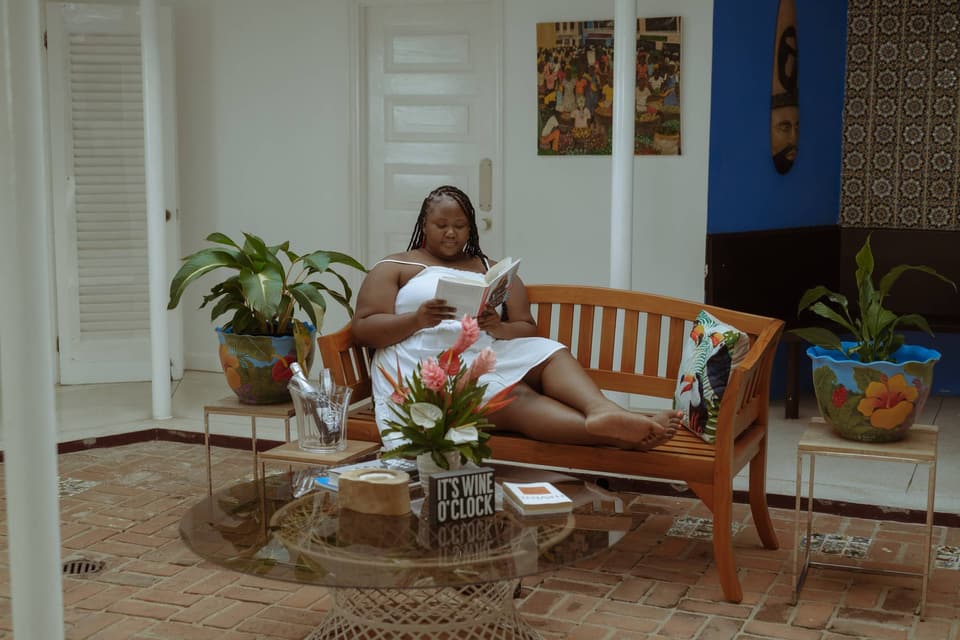 A guest reading in the courtyard at Bay Vista Villa